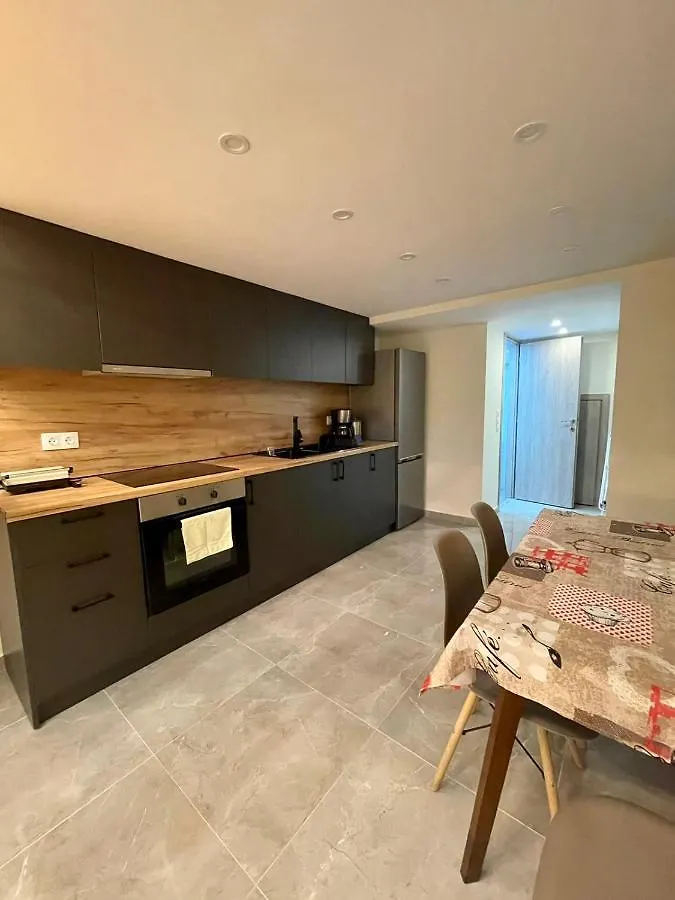 Minimal Two-Floor Apartment سالونيك