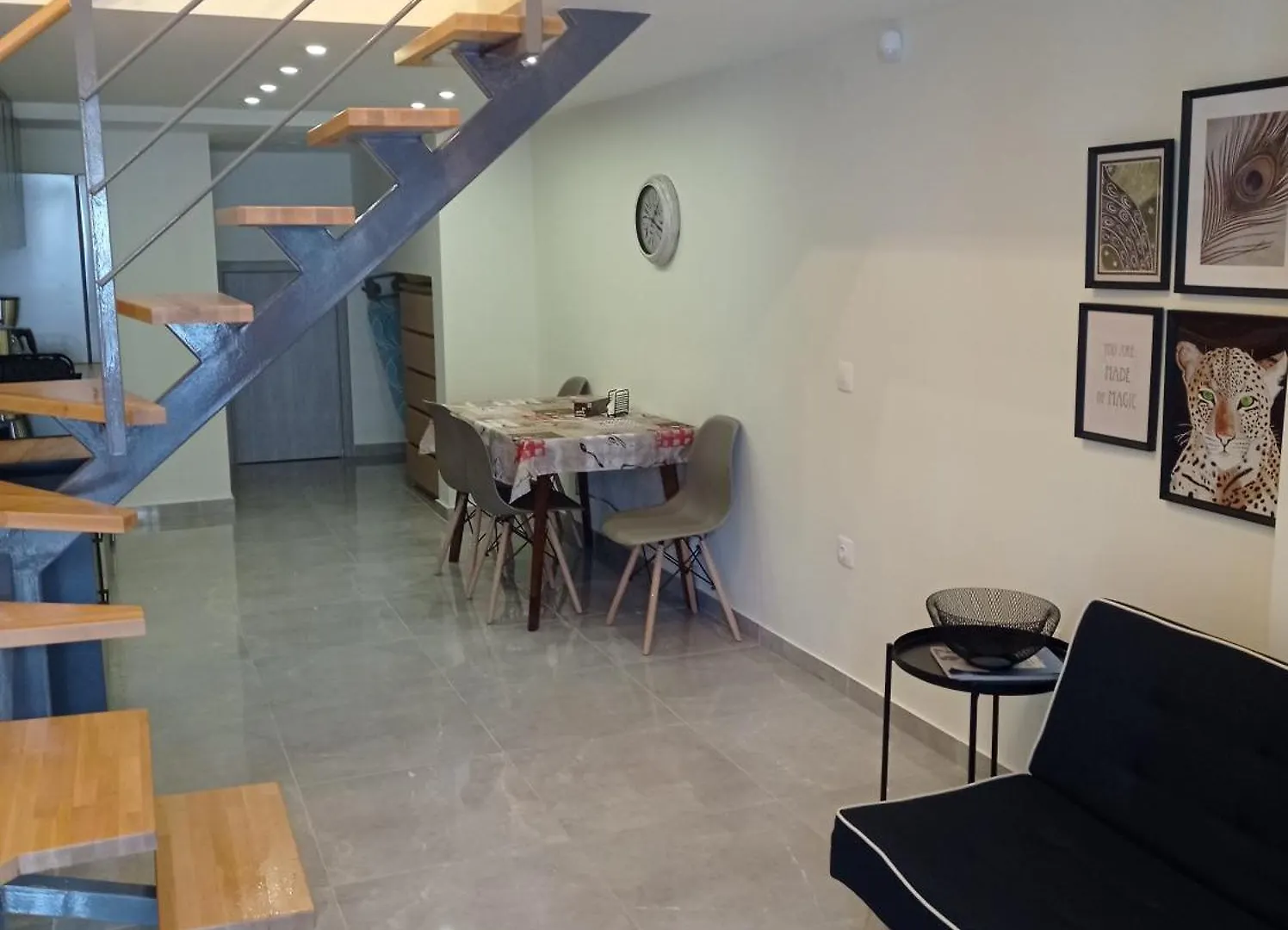 Minimal Two-Floor Apartment سالونيك
